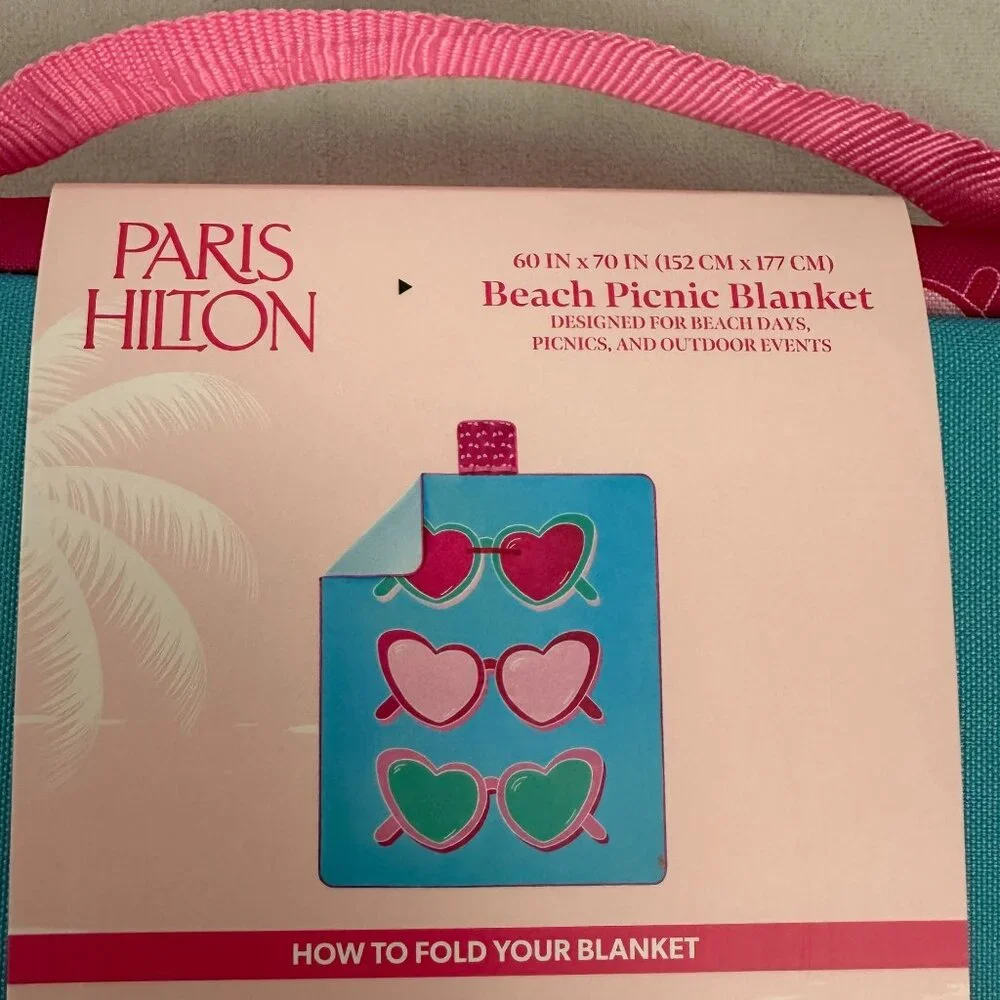 Paris Hilton Pink/Blue Heart Sunglasses 60x70 Beach Picnic Blanket NEW - Picture 5 of 10